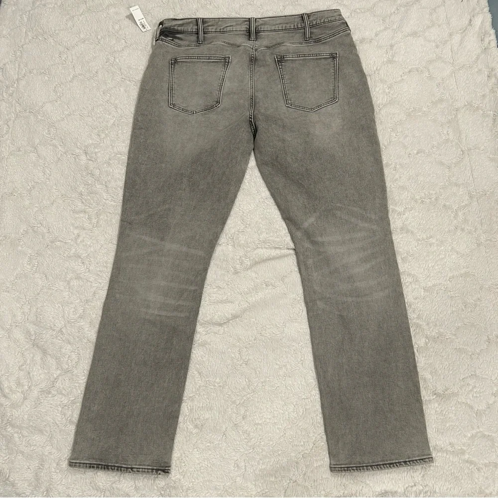 NWT Old Navy Gray Slim Built-In Tough 24/7 Jeans 40x32 - Picture 2 of 8